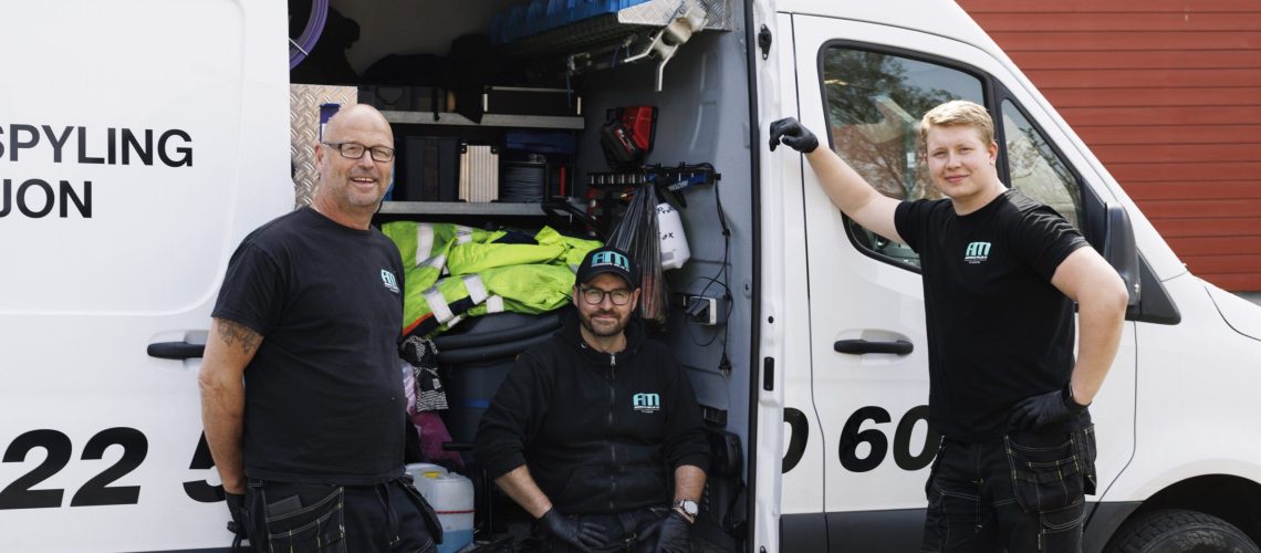 Tre mannlige ansatte hos Akershus Miljø AS